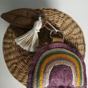 Hímzett szivárvány dekorációs kiegészítő, kulcstartó  - táska & tok - kulcstartó & táskadísz - táskadísz - Meska.hu