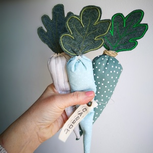 Textil dekorációs szett, Babaszoba kiegészítő, géppel hímzett répa csomag - 3 darabos - Meska.hu