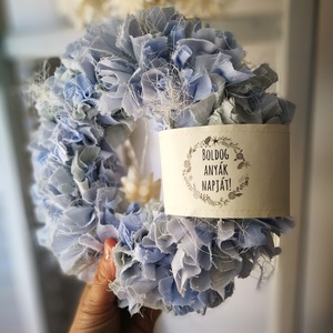 Textilszálas dekoráció, kopogtató, köszönőajándék - 23 cm  - otthon & életmód - dekoráció - ajtó- és ablak dekoráció - ajtódísz & kopogtató - Meska.hu