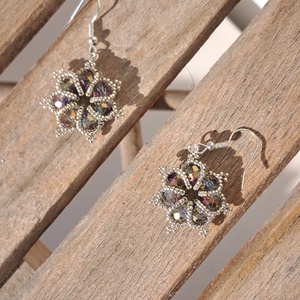 Virág fülbevaló, Ékszer, Fülbevaló, Lógó fülbevaló, Gyöngyfűzés, gyöngyhímzés, MESKA