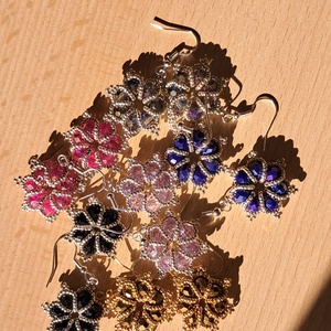 Virág fülbevaló - ékszer - fülbevaló - lógó fülbevaló - Meska.hu