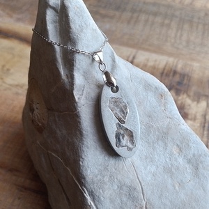 Beton medál csillámmal - ékszer - nyaklánc - medál - Meska.hu