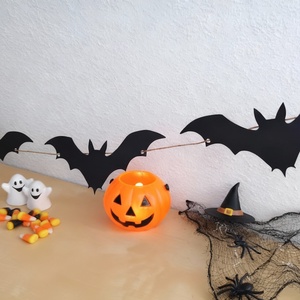 DIY Halloween-i denevéres füzér, csináld magad girland, rémisztően jó papír dekoráció - fekete denevérek - Meska.hu