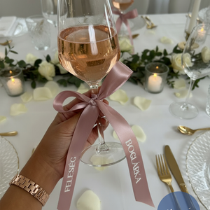 Személyre szabott szatén névszalagok  egyedi esküvői köszönőajándék, dekoráció vagy ajándékkísérő - esküvő - dekoráció - asztaldísz - Meska.hu
