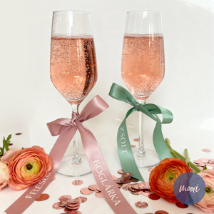 Személyre szabott szatén névszalagok  egyedi esküvői köszönőajándék, dekoráció vagy ajándékkísérő - esküvő - dekoráció - asztaldísz - Meska.hu