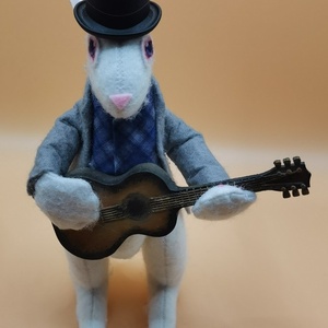Nyúl figura gitárral - két változatban - játék & sport - bábok - báb készlet - Meska.hu