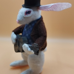 Nyúl figura gitárral - két változatban - játék & sport - bábok - báb készlet - Meska.hu