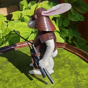 Szamuráj cosplay nyúl figura piros páncélban - játék & sport - bábok - báb készlet - Meska.hu
