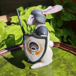 Lovag cosplay nyúl figura ezüst páncélban - játék & sport - bábok - báb készlet - Meska.hu