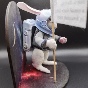 Asztronauta cosplay nyúl figura csillagos háttérrel - játék & sport - bábok - báb készlet - Meska.hu