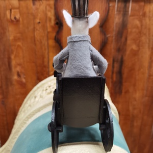 Viktóriánus nyúl figura Vintage autómobillal - játék & sport - bábok - báb készlet - Meska.hu