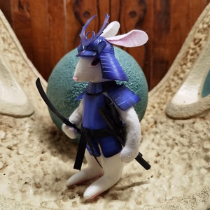 Szamuráj cosplay nyúl figura kék páncélban, Játék & Sport, Bábok, Báb készlet, Baba-és bábkészítés, MESKA
