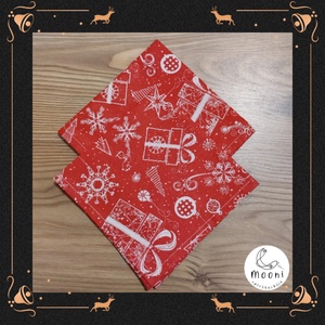 Karácsonyi textilszalvéta - 2 darabos csomag (piros alapon karácsonyi mintás) - Meska.hu
