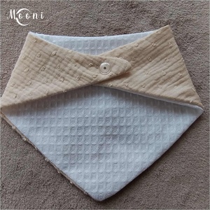 Dupla géz / waffle nyálkendő (bézs) - ruha & divat - babaruha & gyerekruha - előke & nyálkendő - Meska.hu