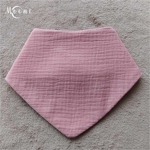 Dupla géz / waffle nyálkendő (rózsaszín) - ruha & divat - babaruha & gyerekruha - előke & nyálkendő - Meska.hu