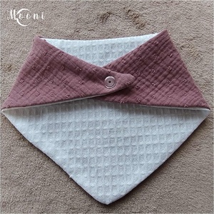 Dupla géz / waffle nyálkendő (sötét mályva) - ruha & divat - babaruha & gyerekruha - előke & nyálkendő - Meska.hu