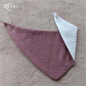 Dupla géz / waffle nyálkendő (sötét mályva) - ruha & divat - babaruha & gyerekruha - előke & nyálkendő - Meska.hu