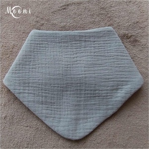 Dupla géz / waffle nyálkendő (szürke) - ruha & divat - babaruha & gyerekruha - előke & nyálkendő - Meska.hu