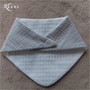 Dupla géz / waffle nyálkendő (szürke) - ruha & divat - babaruha & gyerekruha - előke & nyálkendő - Meska.hu