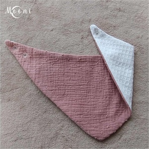 Dupla géz / waffle nyálkendő (világos mályva) - ruha & divat - babaruha & gyerekruha - előke & nyálkendő - Meska.hu