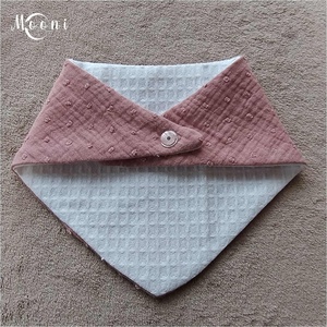 Dupla géz / waffle nyálkendő (világos mályva) - ruha & divat - babaruha & gyerekruha - előke & nyálkendő - Meska.hu