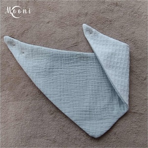 Dupla géz / waffle nyálkendő (világoskék) - ruha & divat - babaruha & gyerekruha - előke & nyálkendő - Meska.hu