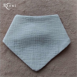 Dupla géz / waffle nyálkendő (világoskék) - ruha & divat - babaruha & gyerekruha - előke & nyálkendő - Meska.hu