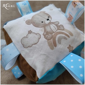 Kismackóm  Babakocka csörgővel - játék & sport - 3 éves kor alattiaknak - babakocka - Meska.hu