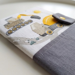 Munkagépes gyermek egészségügyi kiskönyv borító - baba - mama - babaemlékek - egészségügyi kiskönyv borító - Meska.hu