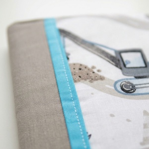 Munkagépes gyermek egészségügyi kiskönyv borító - baba - mama - babaemlékek - egészségügyi kiskönyv borító - Meska.hu