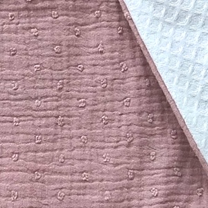 Világos mályva dupla géz és waffle baba nyálkendő - baba - mama - babaruházat - nyálkendő - Meska.hu