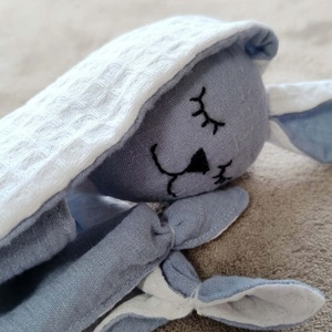 Dupla géz és waffle szundi nyuszi � farmerkék - baba - mama - baba játékok - szundikendő, alvóka - Meska.hu