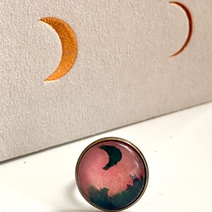 Erdő csendje kollekció – Mesegyűrű – La Loba I. , Ékszer, Gyűrű, Üveglencsés gyűrű, , Ez a különleges, kézzel készült mesegyűrű az Erdő csendje kollekció része.
Inspirációja a La Loba c..., MESKA