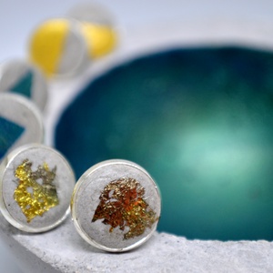 Egyedi beton fülbevaló rózsa arany díszítéssel -  - Meska.hu