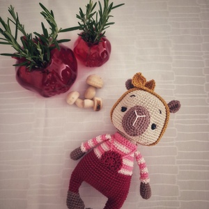 Lea, a kapibara, Játék & Sport, Plüssállat & Játékfigura, Más figura, Horgolás, Amigurumi kapibara, minden részelete kézzel készült, ezért teljesen egyedi.

Teljes magassága kb 22..., MESKA