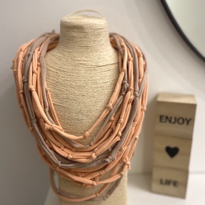 Barackvirág pamut pólónyaklánc, Ékszer, Nyaklánc, Statement nyaklánc, Ékszerkészítés, Újrahasznosított alapanyagból készült termékek, MESKA