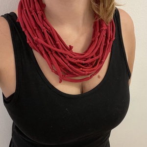 Red velvet pamut pólónyaklánc - ékszer - nyaklánc - statement nyaklánc - Meska.hu