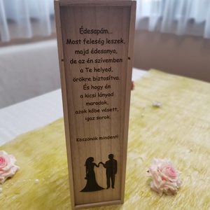 Szülőköszöntő bortartó, Esküvő, Emlék & Ajándék, Szülőköszöntő ajándék, Famegmunkálás, Gravírozás, pirográfia, Meska