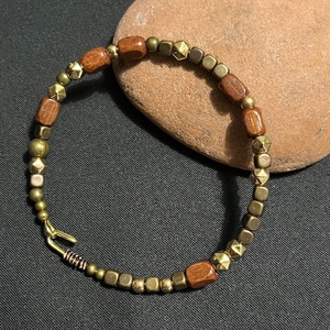 Bohókás karkötő drótból, ásványokkal - ékszer - karkötő - gyöngyös karkötő - Meska.hu