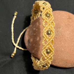 Makramé karkötő - ékszer - karkötő - gyöngyös karkötő - Meska.hu