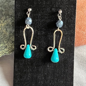 Füli drótból türkiz ásvánnyal - ékszer - fülbevaló - lógó fülbevaló - Meska.hu