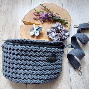 Grafit - Horgolt Övtáska pillangó kulcstartóval és hajgumival - táska & tok - övtáska - Meska.hu