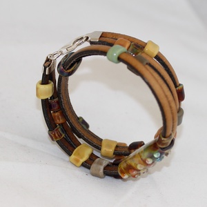 'Jungle mix' többsoros bőr karkötő-egyedi üveggyöngyökkel -  - Meska.hu