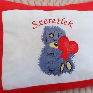 Szeretlek! Teddy macis szíves hímzett párna - otthon & életmód - lakástextil - párna & párnahuzat - Meska.hu