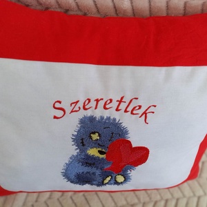 Szeretlek! Teddy macis szíves hímzett párna - otthon & életmód - lakástextil - párna & párnahuzat - Meska.hu