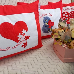 Szívemből szeretlek! Szíves hímzett párna - otthon & életmód - lakástextil - párna & párnahuzat - Meska.hu
