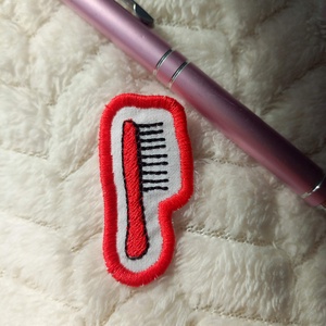 Felvarrható és vasalható ovis jel, fésű - játék & sport - ovis felszerelés - óvodai jelek - Meska.hu Felvarrható és vasalható ovis jel, fésű - játék & sport - ovis felszerelés - óvodai jelek - Meska.hu