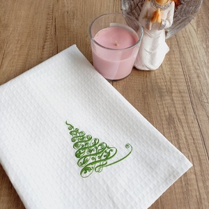 Ünnepi textilszett fenyőfa hímzéssel Karácsonyi, 6 szalvéta, törölköző, konyharuha, csipkés asztalközép - karácsony - karácsonyi lakásdekoráció - ünnepi asztaldekoráció - Meska.hu