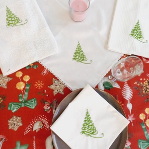 Ünnepi textilszett fenyőfa hímzéssel Karácsonyi, 6 szalvéta, törölköző, konyharuha, csipkés asztalközép - karácsony - karácsonyi lakásdekoráció - ünnepi asztaldekoráció - Meska.hu
