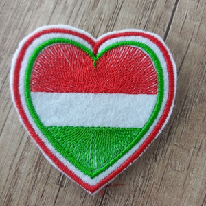 Hímzett filc kokárda, szív, virág, Magyarország formában - Meska.hu